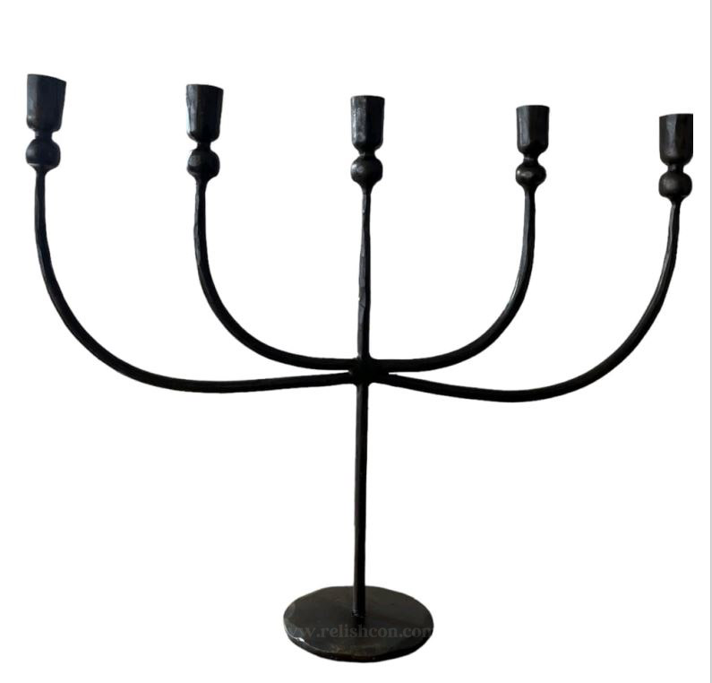 <span style="margin: 0px 0px 5px 0px; font-weight: 600;">R-3704</span><br />Forged 5 Arms Candleabra